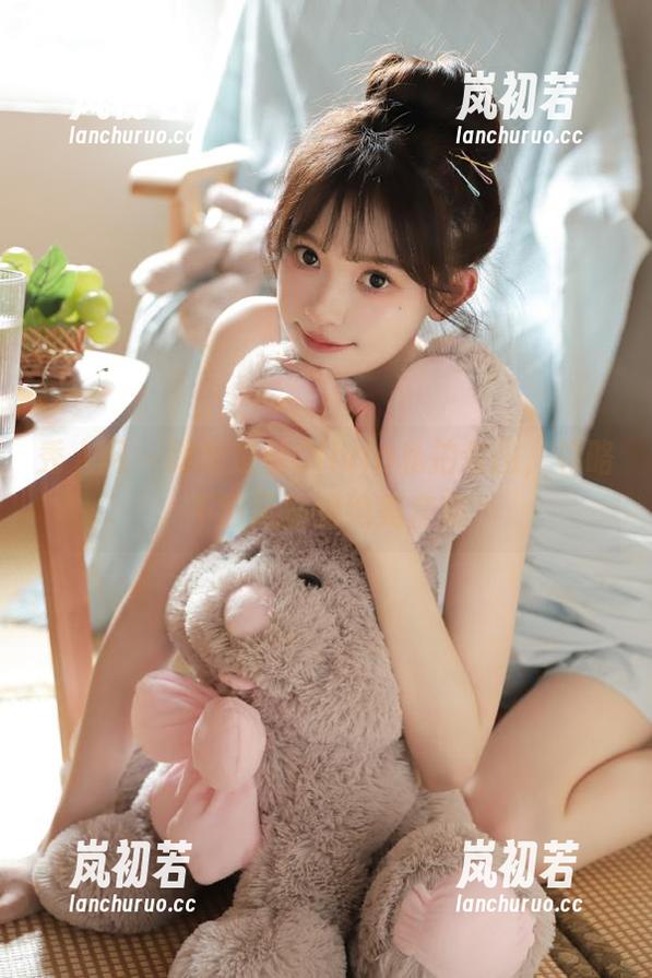 秀人网-楚恬Olivia 秀人网 - 跟随楚恬Olivia私拍套图,领略不同风格的绝美套装