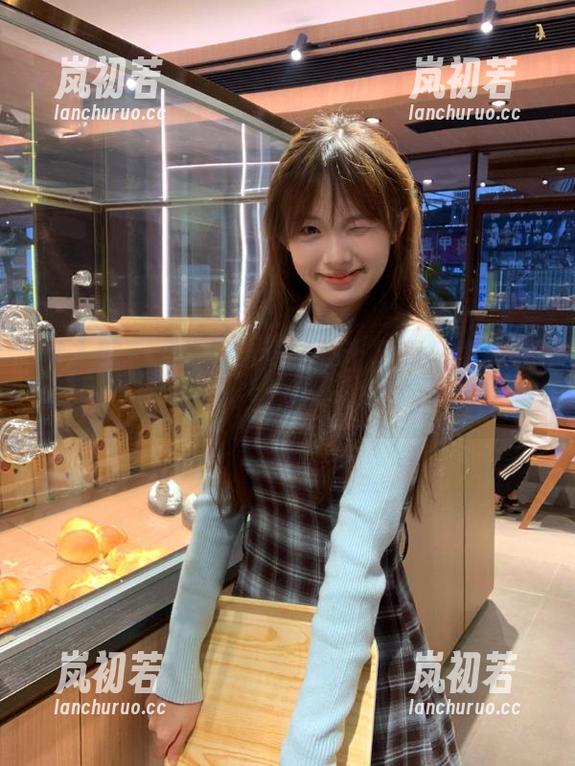 秀人网 - 玥儿玥er独特护士写真，壁纸收藏必备