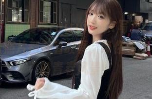 秀人网 – 在瑞瑞ruirui的JK写真合集里，每一张照片都藏着故事，带你领略不一样的青春风景！