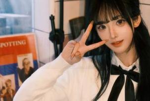 秀人网 – 白白Alina厨娘在线写真图集：每一张都诉说她的独特魅力