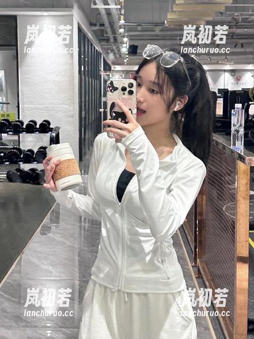 秀人网-私语baby 秀人网 - 夏日里的私语baby:倾情推荐优质写真资源,清新又迷人