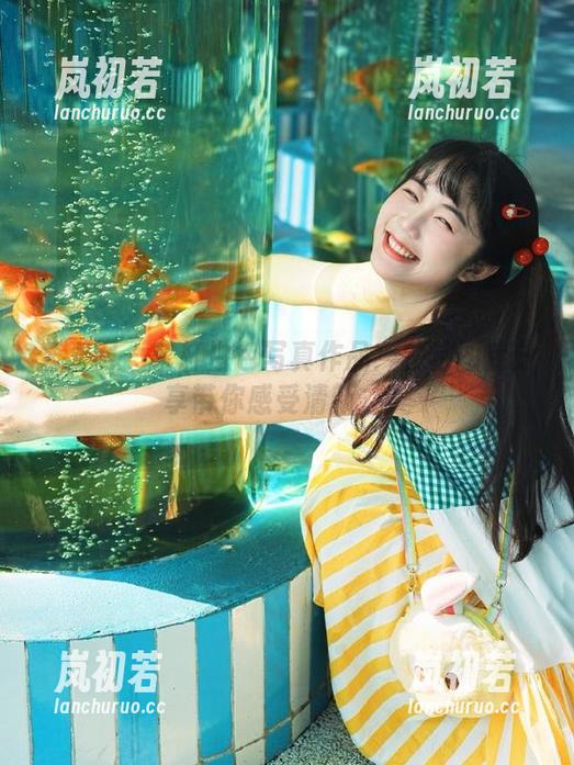 秀人网-艺轩 秀人网 - 艺轩白色写真作品:独特图库分享带你感受清新之美