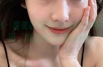 秀人网 – 甜美萌琪琪Irene白衬衫写真原图，捕捉她温柔的瞬间！