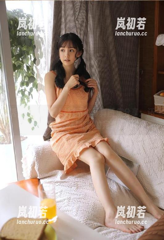 秀人网-诗诗kiki 秀人网 - 诗诗kiki网袜写真图集分享:还原真实与梦幻交织的完美瞬间