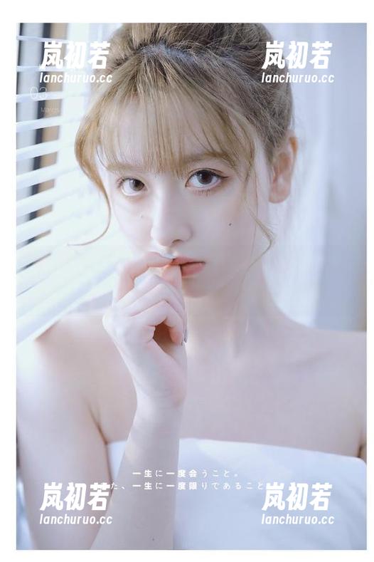 秀人网-软情 秀人网 - 谁说“软情”泳衣私拍套图不够优秀?简直是夏日里的清凉风!