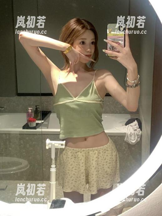 秀人网-黎苏苏 秀人网 - 一起走进黎苏苏的户外写真图册,感受自然的灵感与美