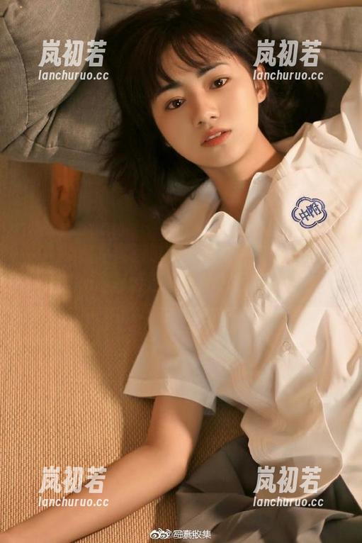 秀人网 - 不容错过的“龙女宝宝”短裤写真，充满青春活力的图片等你来赞！