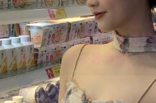 秀人网 – 龙雪儿透明风情：无法抗拒的套图下载，快来收藏吧！