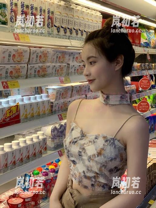 秀人网 - 龙雪儿透明风情：无法抗拒的套图下载，快来收藏吧！