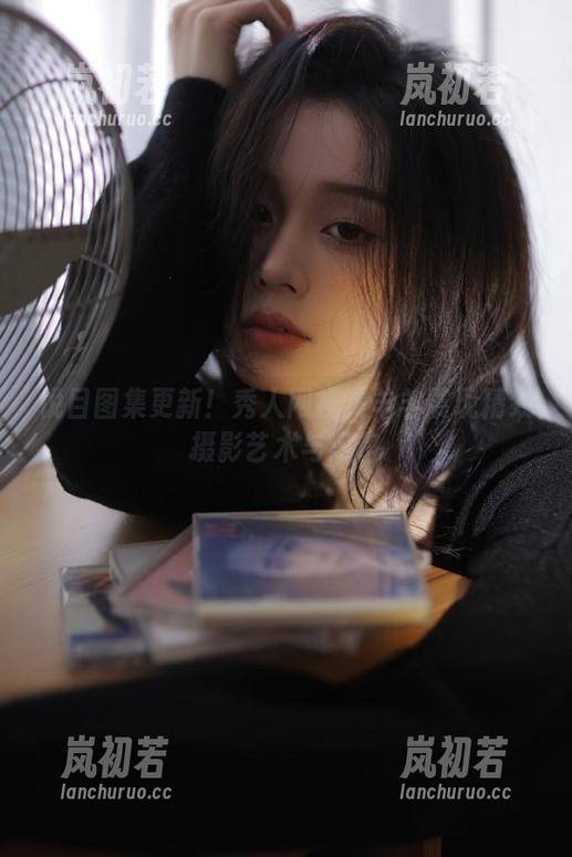 秀人网 悦目图集更新!秀人网携美羊羊展现精致摄影艺术与风格