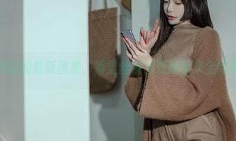 探索秋和柯基的最新图集，裤里丝系列更新带来全新视觉体验！