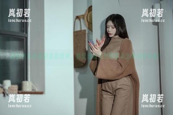 秋和柯基 探索秋和柯基的最新图集,裤里丝系列更新带来全新视觉体验!
