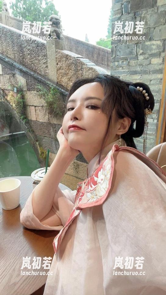 秋和柯基 秋和柯基倾情演绎:可爱兽耳娘与性感豹女的cos照片风格