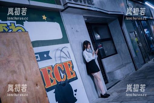 秋和柯基 秋和柯基再度更新她的午夜蓝作品集,看完我可能要考虑换个职业了!