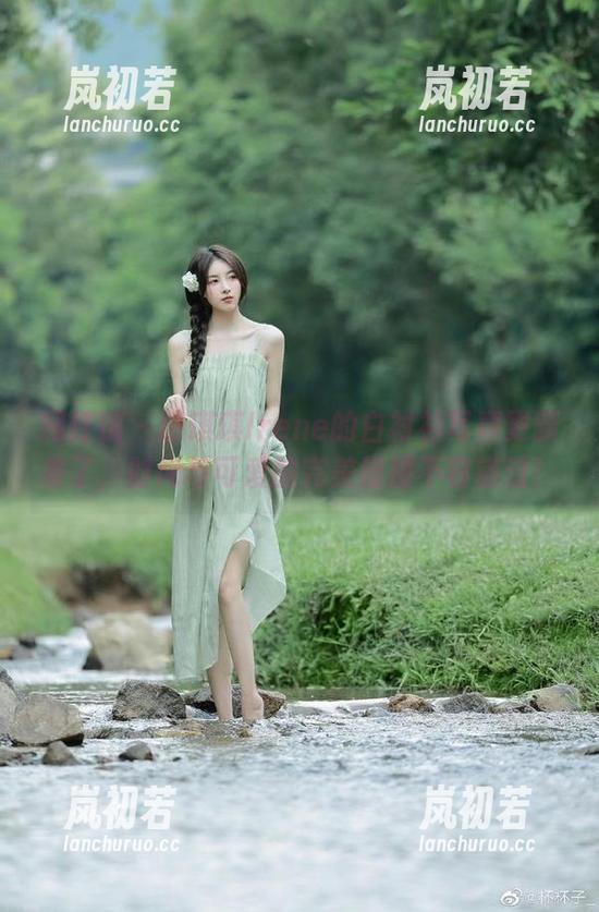 网红馆-萌琪琪Irene 网红馆 - 萌琪琪Irene的白衬衫写真更新来了,时尚与可爱的完美碰撞不容错过!