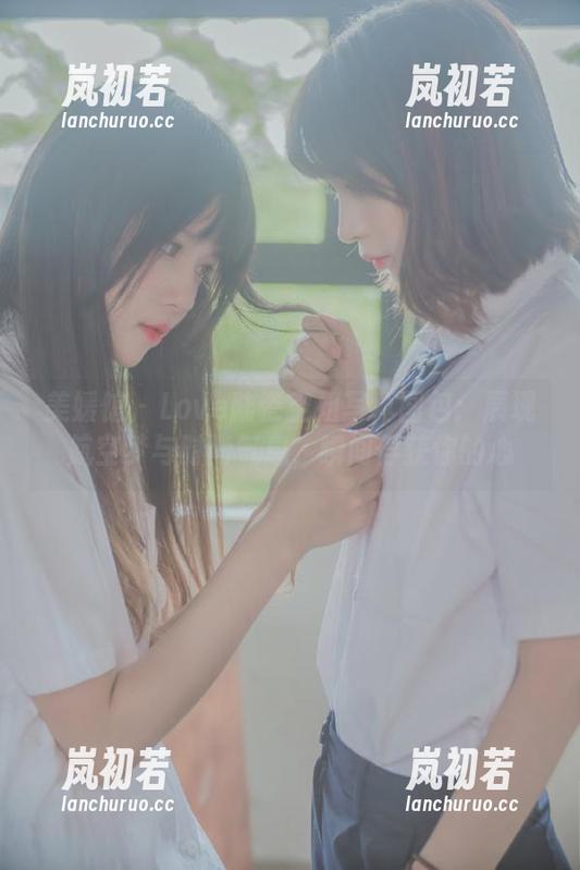 美媛馆-Love陆瓷 美媛馆 - Love陆瓷空姐写真图包:展现航空梦与时尚气息,瞬间俘获你的心