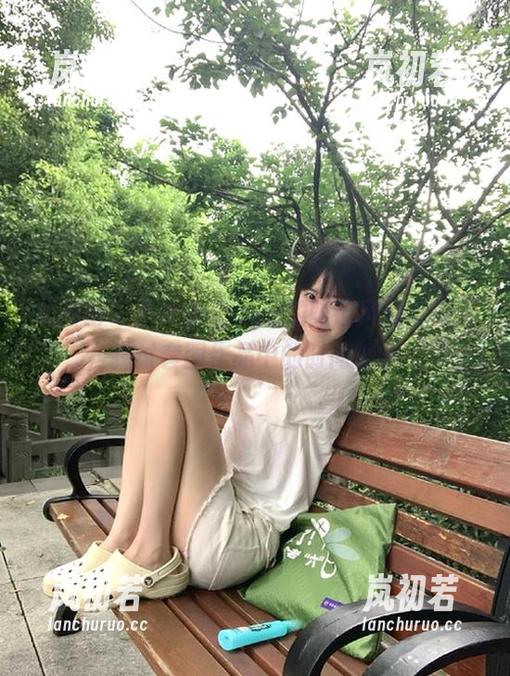 美媛馆-于大小姐Ayu 美媛馆 - 于大小姐Ayu的眼镜风情,深入探讨套图作品中的时尚哲学