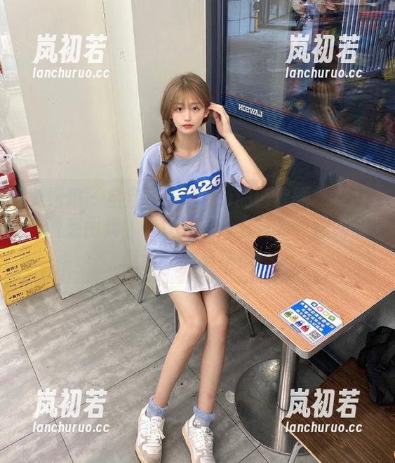 美媛馆 - 全套绮里嘉ula的蕾丝睡衣与筒袜诱惑图集，谁还在意什么艺术，这就是画廊的未来！