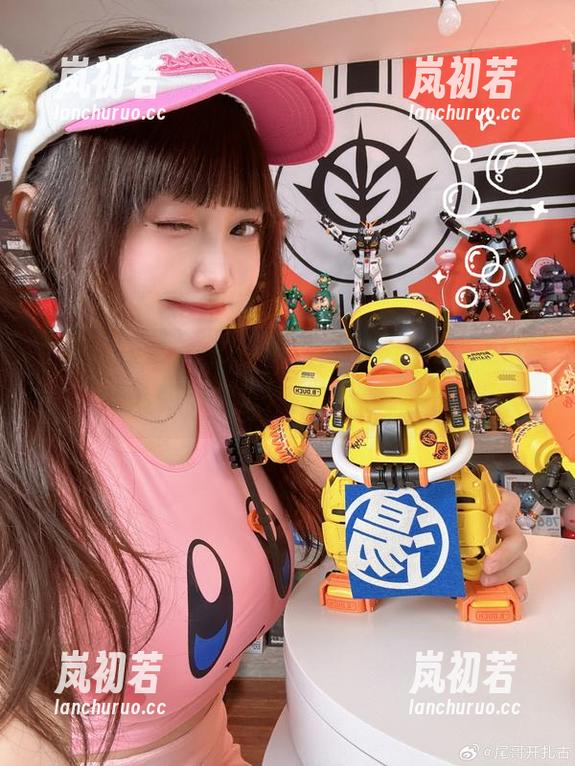 脱尾巴Mizuki 高清图集:走进脱尾巴Mizuki的赛博朋克幻想,体验未来城市的光影之美