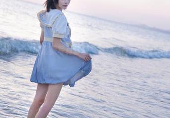 下载艾西Aiwest的精美写真套装，发现她背后的故事与风格碰撞！