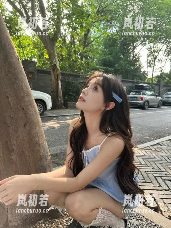 花漾show - 惊艳的视觉体验：夏沫沫tifa最新更新的女孩写真作品，带你探索不一样的青春