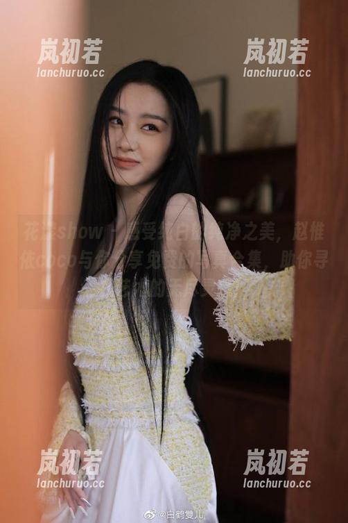 花漾show-赵惟依coco 花漾show - 感受纯白的纯净之美,赵惟依coco与你分享免费的写真合集,助你寻找艺术的无尽灵感!