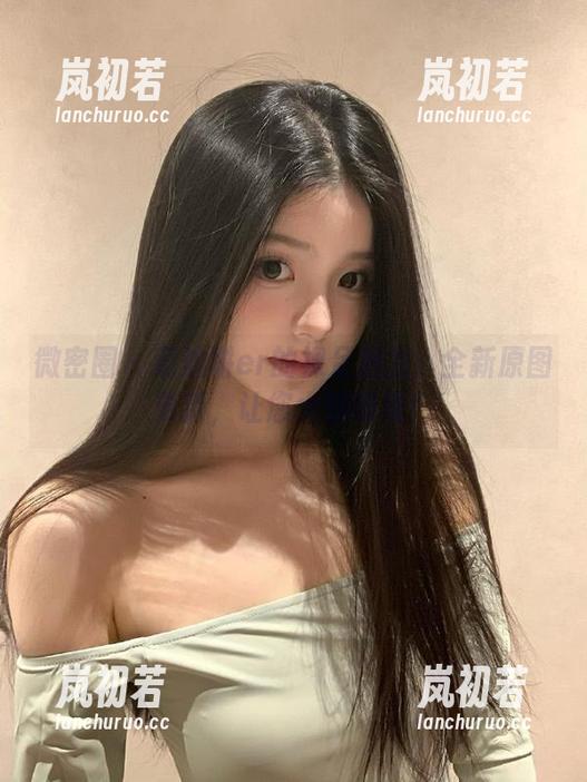 葱油饼er 微密圈 - 葱油饼er的裸足魅力:全新原图更新,让您大饱眼福!