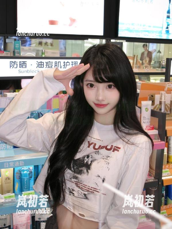 蜜桃社-结衣 蜜桃社 - 黑白之美:结衣高清原图写真,挑战你的视觉极限!