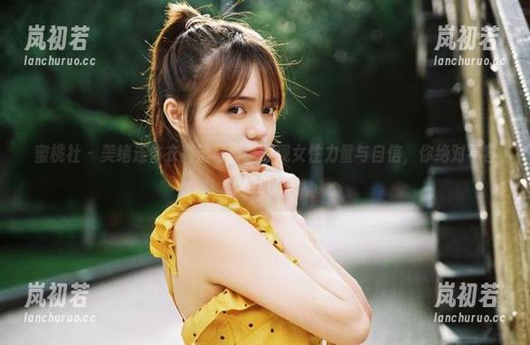 蜜桃社-美绪 蜜桃社 - 美绪连体衣高清写真,展现女性力量与自信,你绝对不容错过!