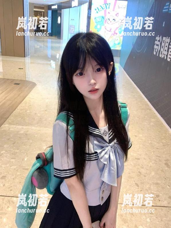 袜啵啵 - 稚予jk制服（仅花絮版）无圣光图集：细腻捕捉少女的独特魅力