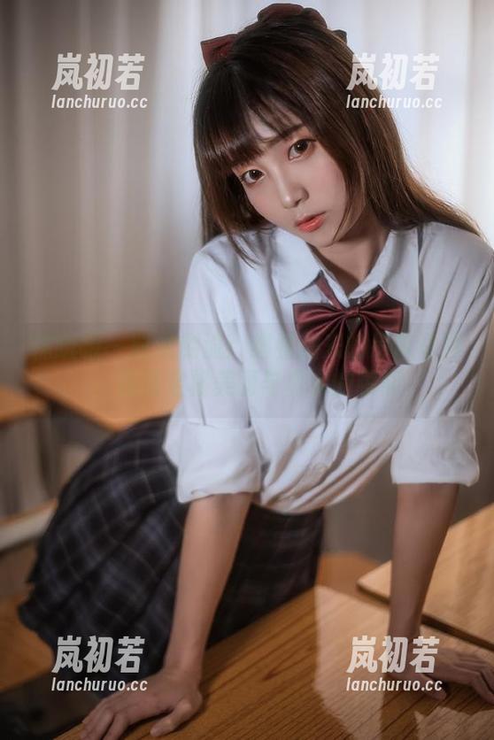 袜啵啵 - 时光倒流：细看糯米的吊带写真，高清定格美丽与真实的瞬间