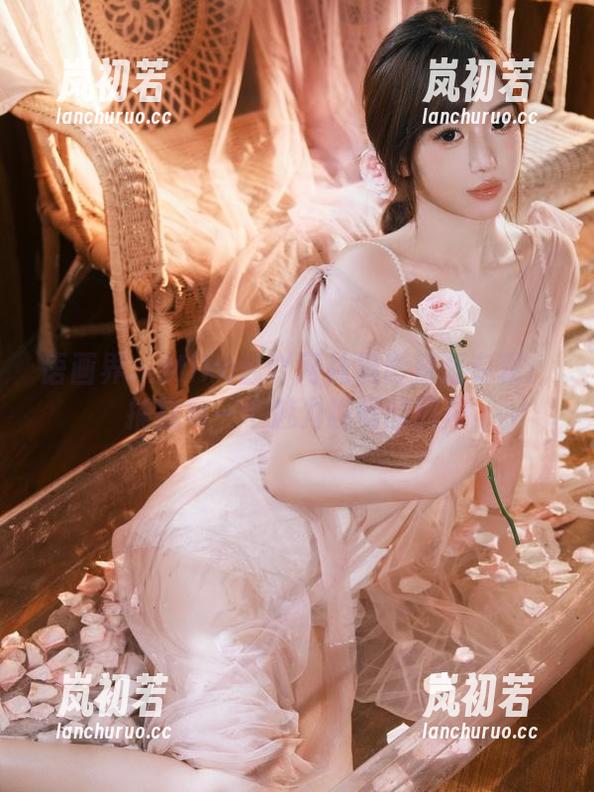 语画界-Miko酱吖 语画界 - Miko酱吖网袜摄影资源专辑:捕捉每一个魅力瞬间的图库