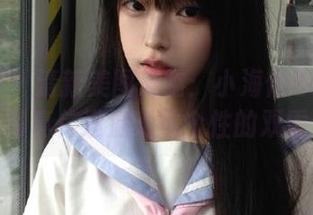 语画界 – 清新美图来临：小海臀Rena的棉袜写真传递温暖与个性的双重魅力