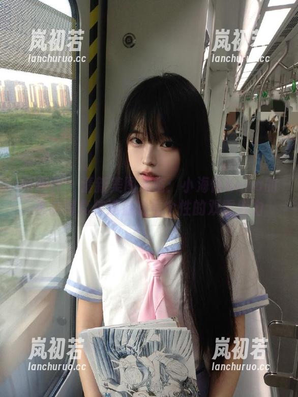语画界-小海臀Rena 语画界 - 清新美图来临:小海臀Rena的棉袜写真传递温暖与个性的双重魅力