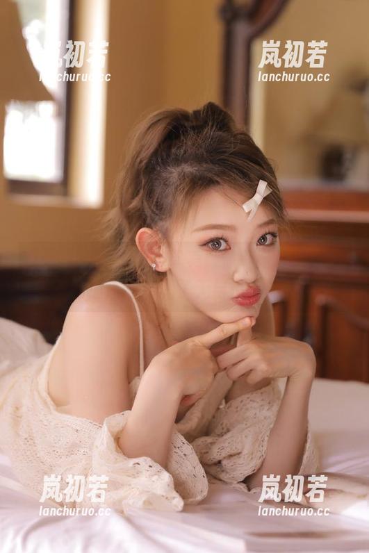 语画界-徐莉芝Booty 语画界 - 颠覆你的审美!徐莉芝Booty的美脚私拍套图展现了无与伦比的魅力!