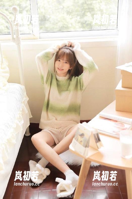 语画界 - 令你欲罢不能的定制图集：月音瞳的秘书制服黑丝吊袜写真