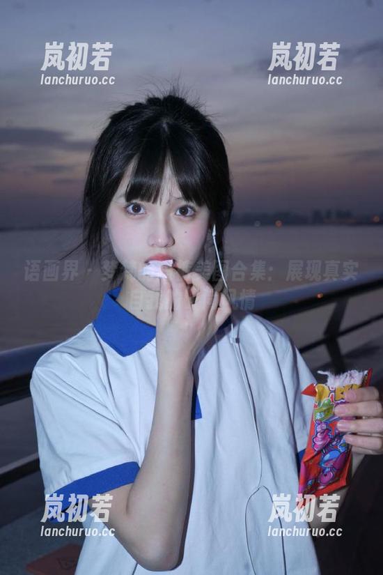 语画界-梦梵 语画界 - 梦梵的短裤美图合集:展现真实自我的时尚风情