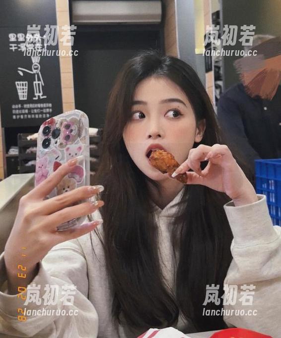 轩子巨2兔 微密圈 - 灰丝私拍图集:探寻轩子巨2兔背后的时尚与个性