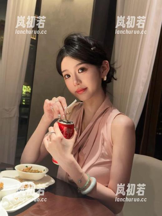 轰趴猫 - 跟随梦心玥，一起欣赏蕾丝魅力：图库分享独家呈现。