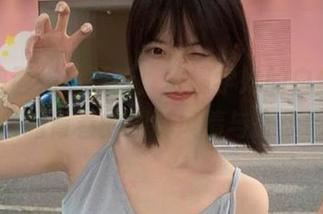 轻兰映画作品更新：黄帽学妹的白丝，带你领略青春的别样风情与豪华色彩