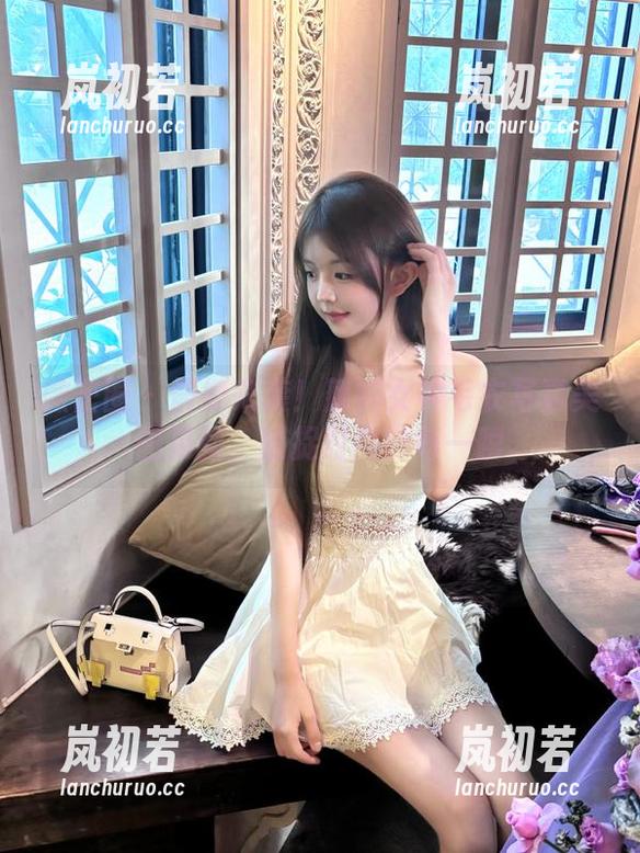 辣妈女神 微密圈 - 震撼来袭!辣妈女神毛衣写真美图更新,捕捉时尚的每一瞬