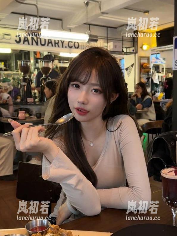 福利大揭秘！金鱼yui的剧情图集，记录下每一个迷人瞬间！