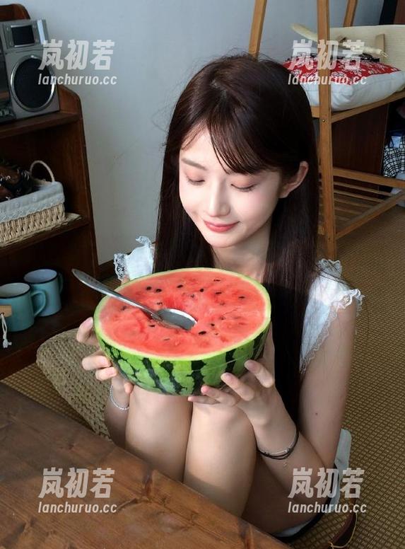 青豆客-吕梦玉 青豆客 - 吕梦玉全新短裙作品集火热更新,带你领略独特的时尚魅力!