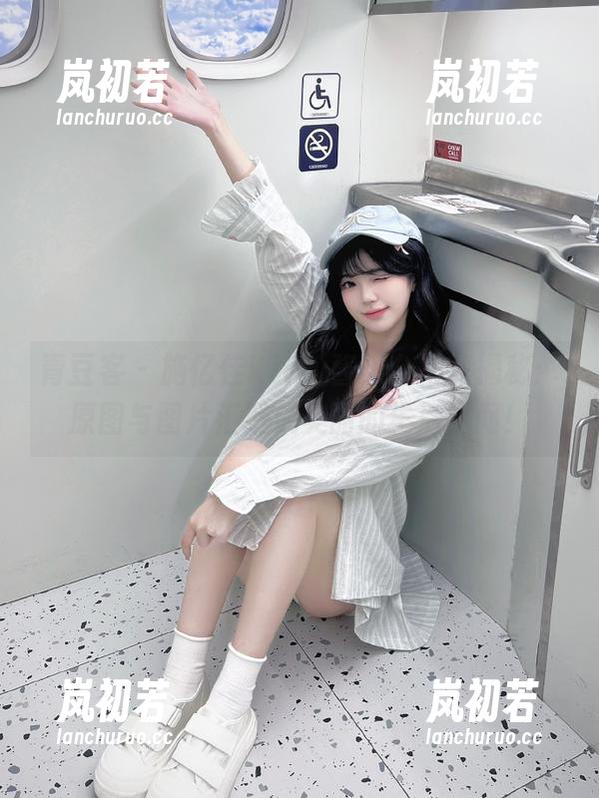 青豆客-施忆佳Kitty酱 青豆客 - 施忆佳Kitty酱天台写真揭秘:原图与图片汇聚成美丽的生活瞬间!