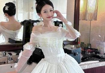 青豆客 – 奇幻灰丝：王婉悠Queen独特视角下的美图壁纸分享