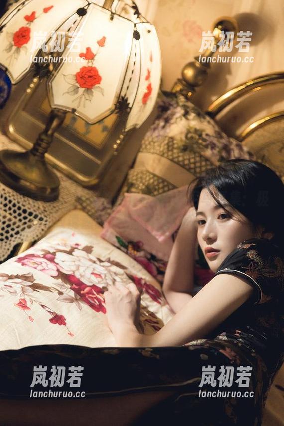 青豆客-王婉悠Queen 青豆客 - 王婉悠Queen比基尼写真集:极致诱惑的原图,夏日清凉随享