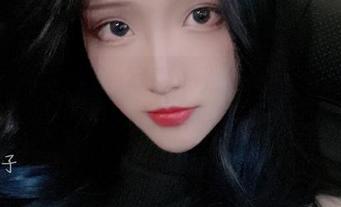 青青子Js的甜心写真：为你量身定制的心动瞬间