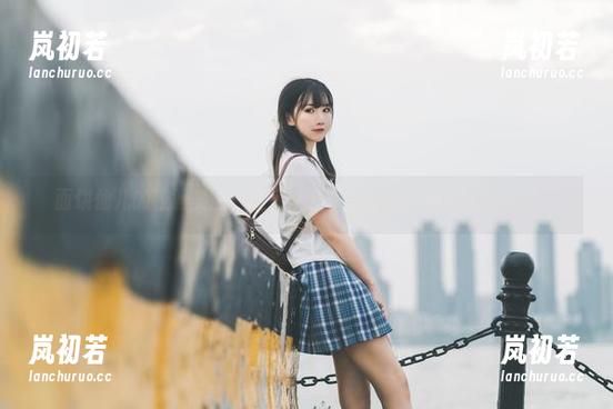 面饼仙儿 面饼仙儿的校服美图,让每一刻都成为你手机壁纸的经典!