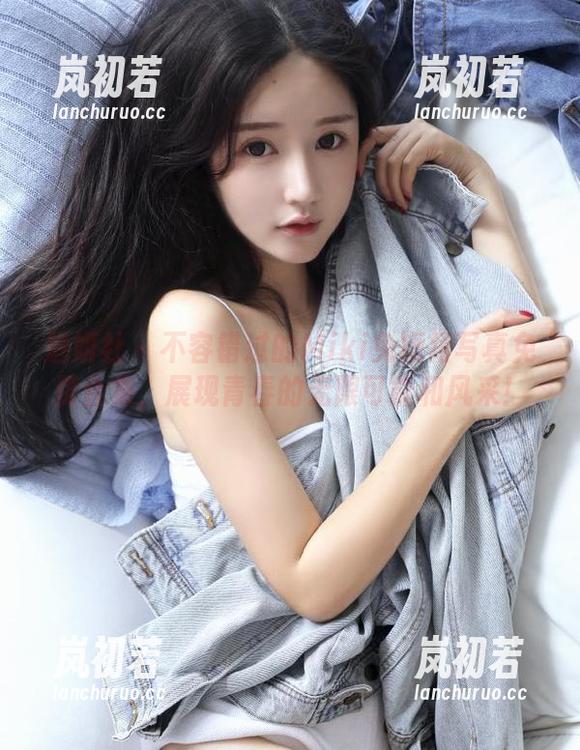 魅妍社-Miki兔 魅妍社 - 不容错过的Miki兔短裙写真免费合集,展现青春的无限可能和风采!