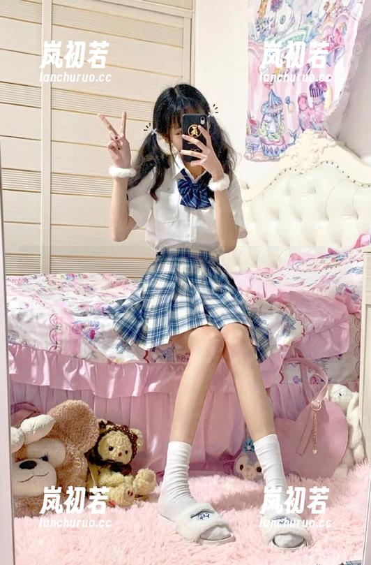 魅妍社-夏依依 魅妍社 - 夏依依的魅力再次升级,毛衣图集全新更新,记录她与时尚的亲密接触。